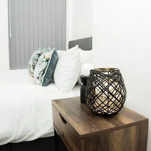 Stylish In - Free Wifi & Parking - Close To Racecourse & Centre Apartment