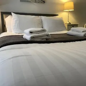 Flat 5 - 2 Bed Centre Affordable Quality Apartment